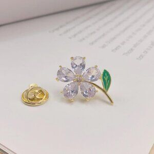MACY'S Daisy brooch pin